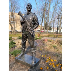Пластиковая скульптура военного под бронзу, памятники военным под заказ